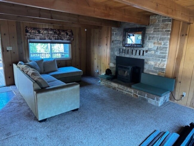 Building Photo - Mountain Home with Style