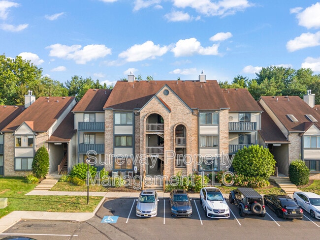 Primary Photo - 5511B Aberdeen Dr