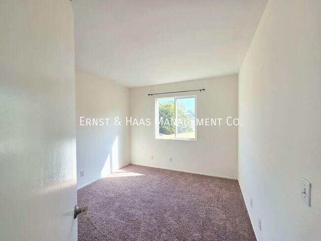 Building Photo - 2931 N Santa Fe Pl