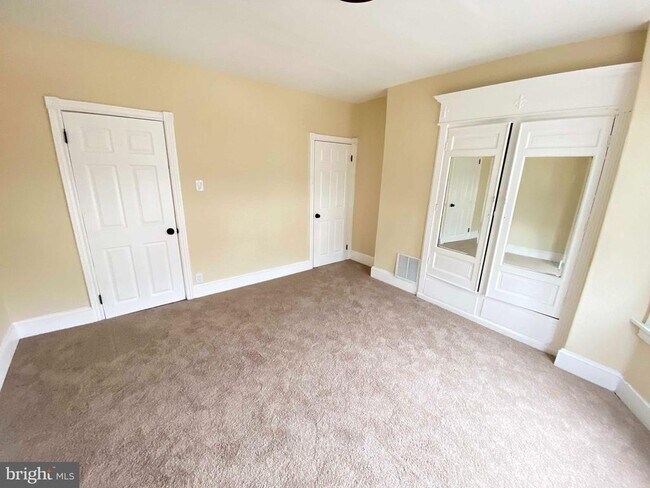 Building Photo - 3543 Stouton St