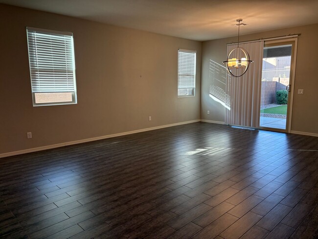 Building Photo - Northwest 3 Bedroom