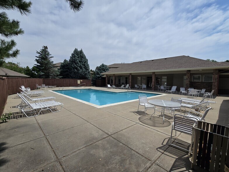 Pool - 4545 Wheaton Dr