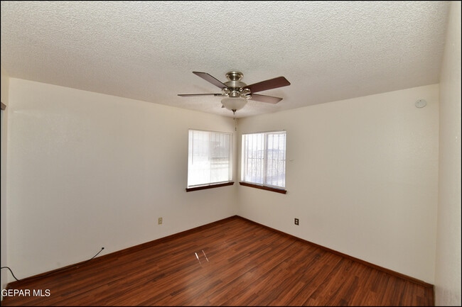 Building Photo - 2629 Lake Victoria Dr