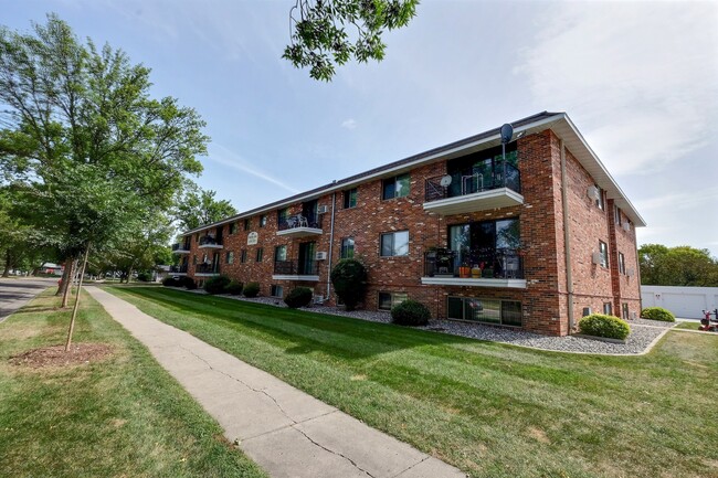 Fargo, ND Martha Alice Apartments | Exterior - Martha Alice