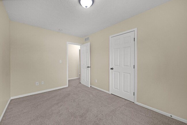 Building Photo - 611 Harvard Dr