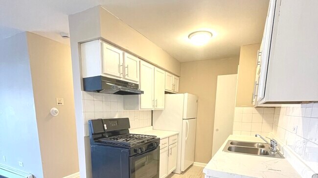 Building Photo - 1035 Higgins Quarters Dr