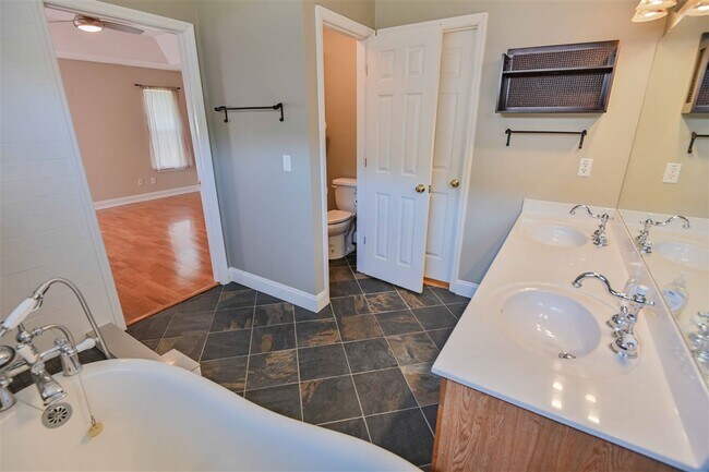 Building Photo - 5344 Tewkesbury Trce