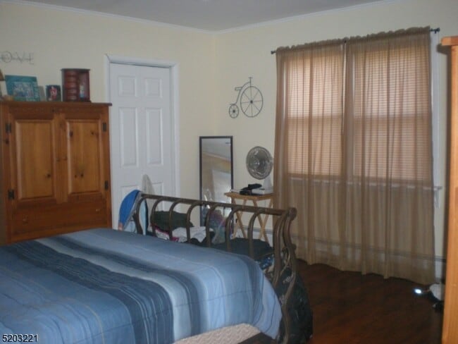 Building Photo - 147 Phelps Ave