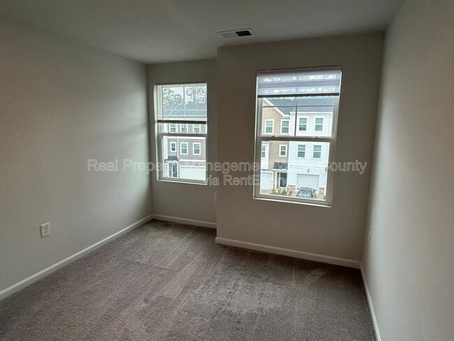 Building Photo - 1041 Shoreside Dr