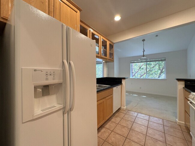 Building Photo - Spacious One Bedroom in Downtown Menlo Park