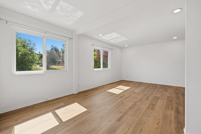 Building Photo - Beautifully Updated Home in Lake Lindero
