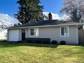 Building Photo - Charming Single-Level Living with Bonus Flex Space & Private Yard