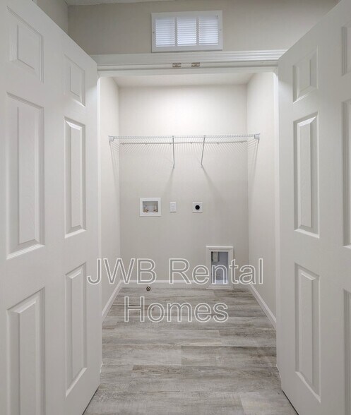 Building Photo - 1116 Comanche St