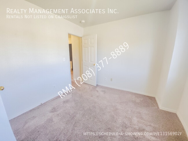 Building Photo - 835 N White Barn Rd