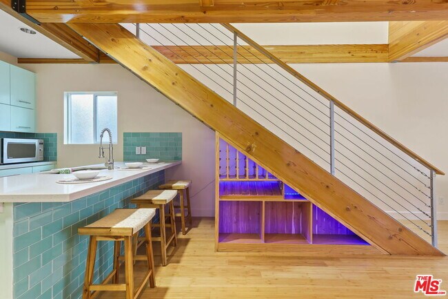 Building Photo - 621 Rose Ave