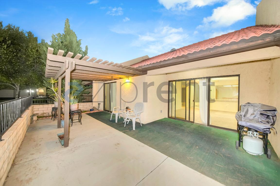 Building Photo - 11684 Ash St