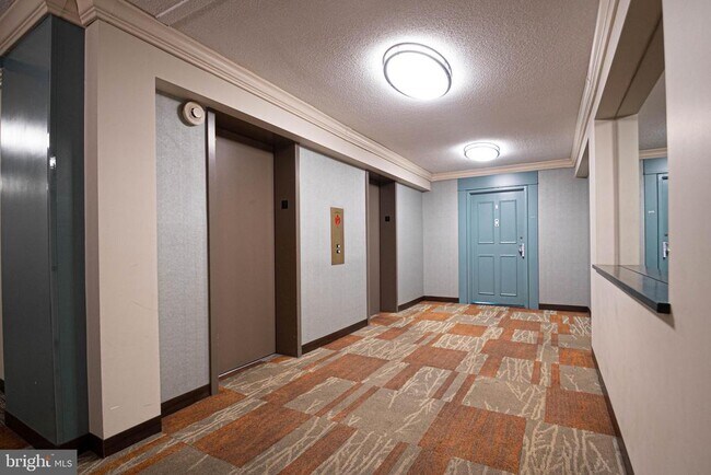 Building Photo - 205 Yoakum Pkwy