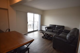 Building Photo - Penn Tower-907