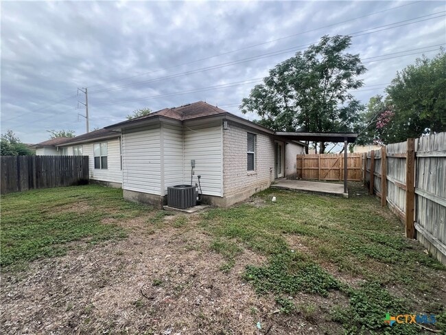 Building Photo - 236 Alves Ln
