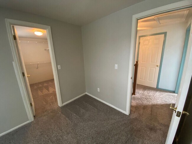 Building Photo - Charming 3 Bed 3 Bath Home - Available Aug...