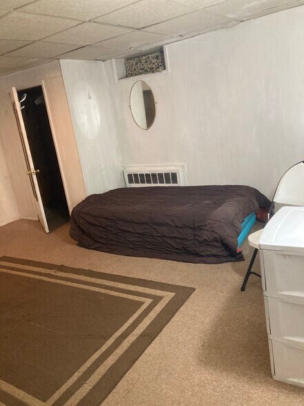 Twin bed fits perfect w drawers, chair - 764 Lenore Ln
