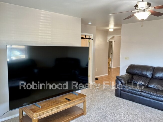 Building Photo - 385 Fir St