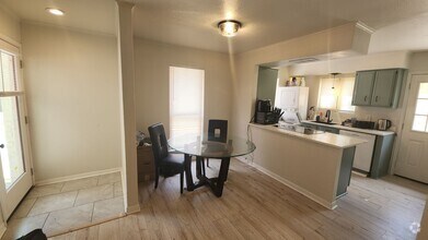 Building Photo - 1005 W MLK #B