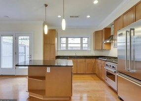 Building Photo - 2237 Fairfax Dr