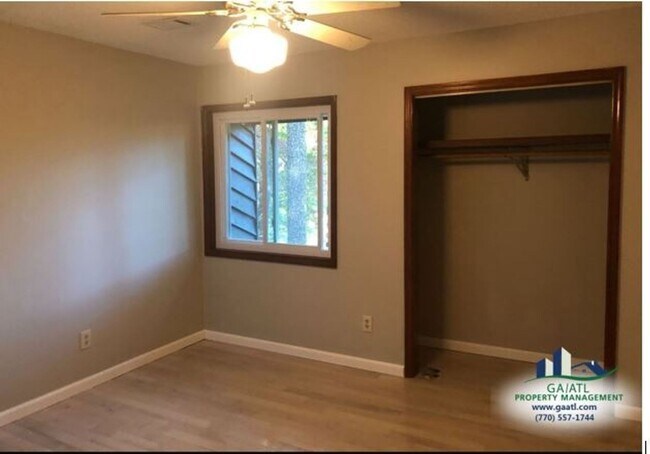 Building Photo - Spacious home in Stone Mountain with sunroom