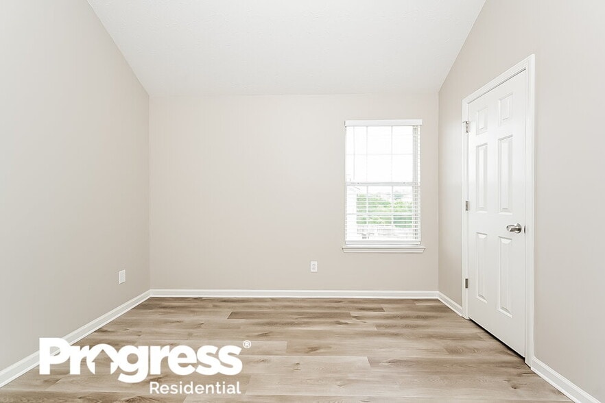 Building Photo - 290 Hazelhurst Dr