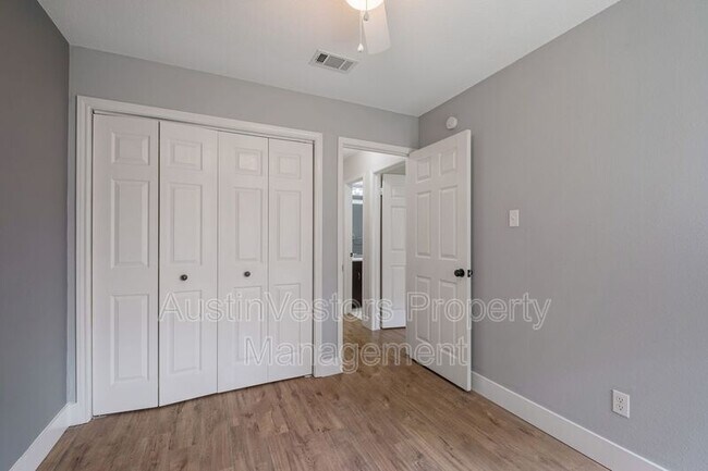 Building Photo - 8900 Pocono Cove