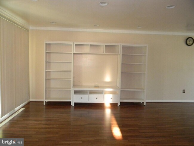 Building Photo - 3536 Lynne Dr