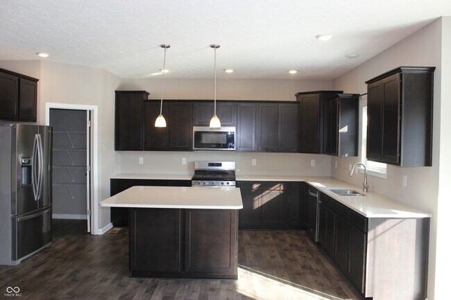 Building Photo - 6923 Bryant Pl