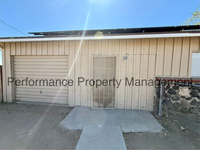 Building Photo - 3703 Eucalyptus Dr