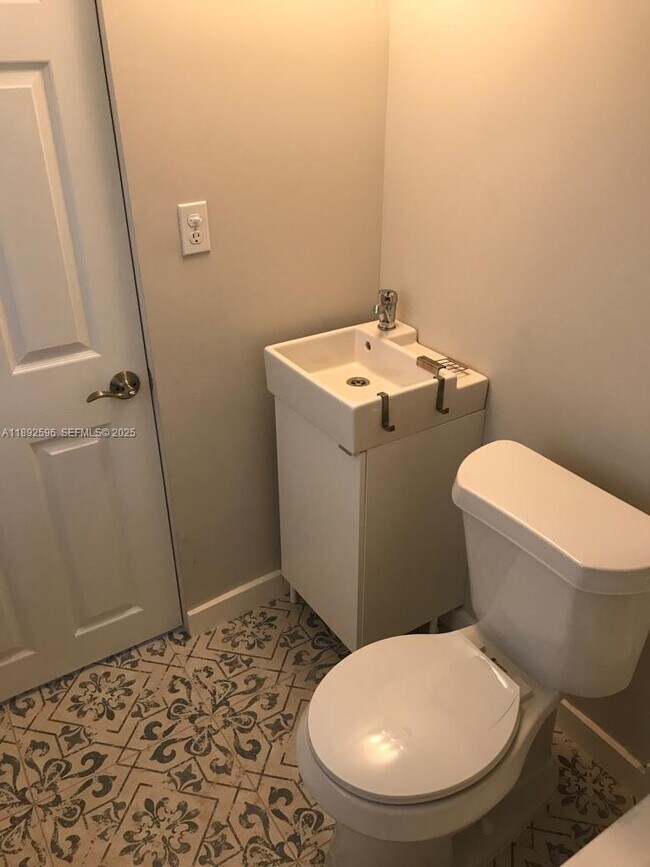 Building Photo - 1700 NW 22nd Ct