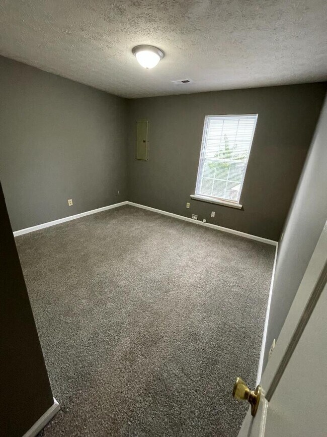 Building Photo - 203 Maple Leaf Ln