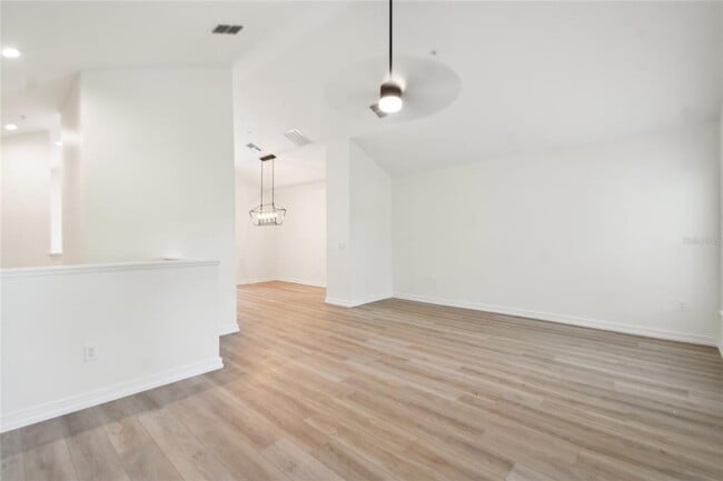 Building Photo - 1602 Park Lake St