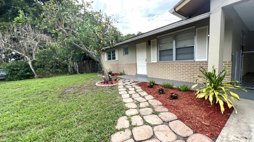 Primary Photo - 6831 Eastview Dr