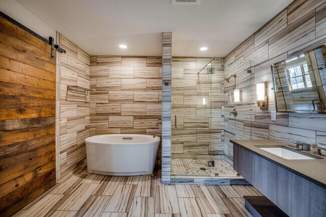 Building Photo - LUXURY   CONDOS IN THE HEART OF ALAMO CITY