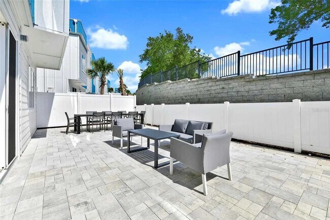 Building Photo - 7740 Sandy Ridge Dr