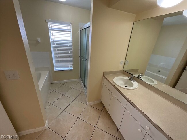 Building Photo - 4005 1st St SW