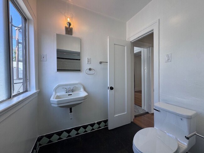 Building Photo - Charming Spanish-Style Home for Lease