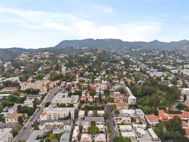 Building Photo - 2027 Vista Del Mar Ave