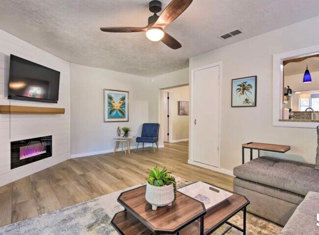 Building Photo - 3116 51st Ave Terrace W