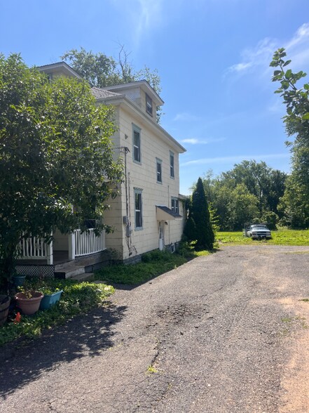 Building Photo - 1046 Trenton Rd