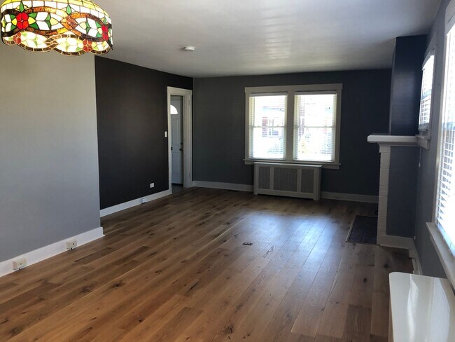 Building Photo - Beautifully Rehabbed Central Oakmont apart...
