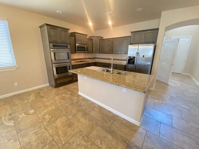 Building Photo - Gorgeous 4bed/3.5bath with 2 Master Bedrooms!