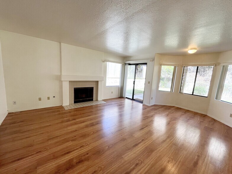 Building Photo - 14353 Bourgeois Way