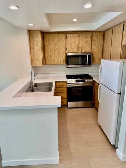 Building Photo - 5259 Cartwright Ave