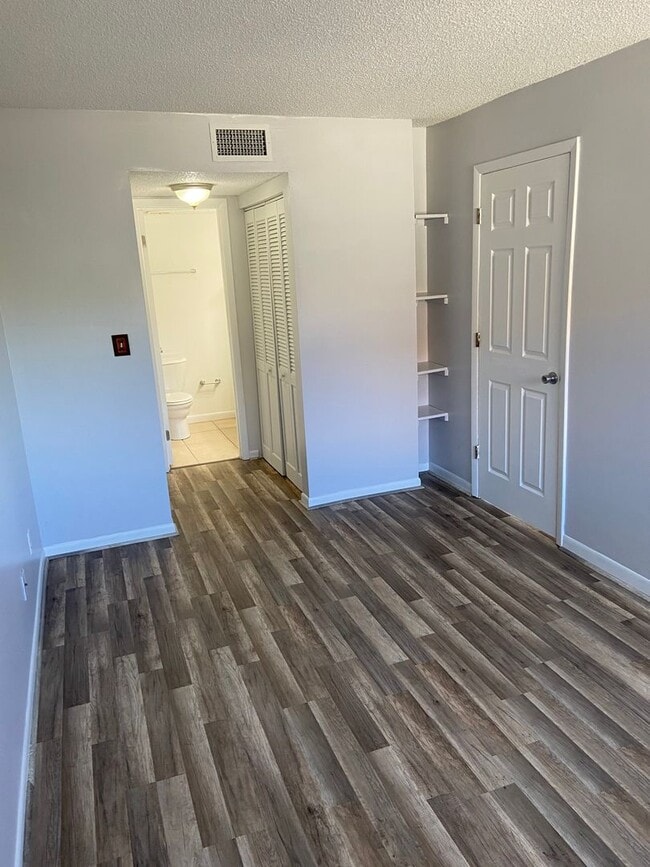 Building Photo - 1 Bedroom Condo